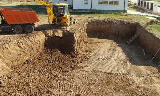 Рытье котлованов под фундамент в Сосногорске – цена от 2645 руб. за м3 | 2Землекопа-Сно